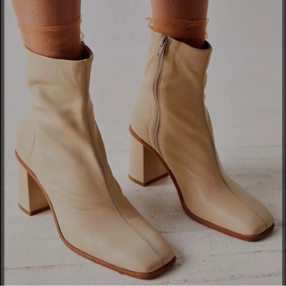 Free People Sienna cream leather booties sz EU 39, US 8.5-9 Quick $5 ship
